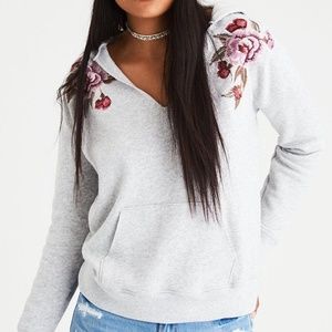ae embroidered notch-neck hoodie